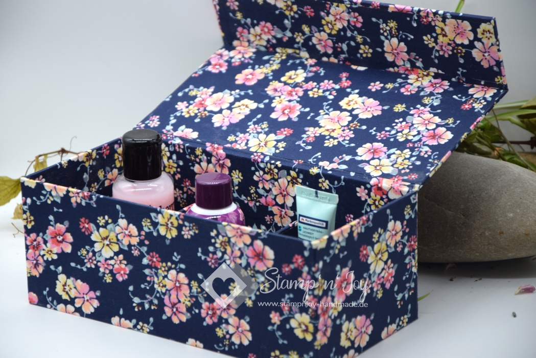 Teebox ca. 21,4x10,4x8,4 cm | floral | dunkelblau | Art. Nr. 97040508